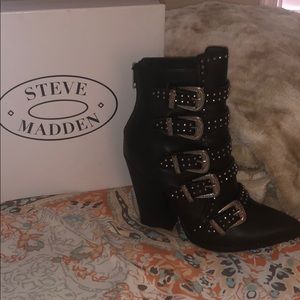 Steve Madden: Comet Black Leather Booties